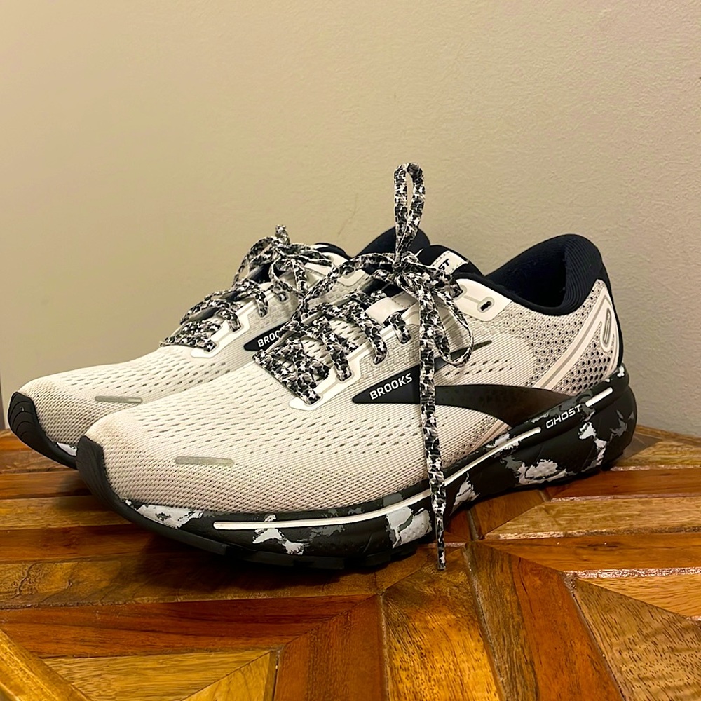 Brooks Ghost Running Shoes Women size 9.5